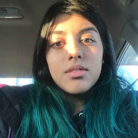 Meet your Posher, Sarah - Picture 1 of 1